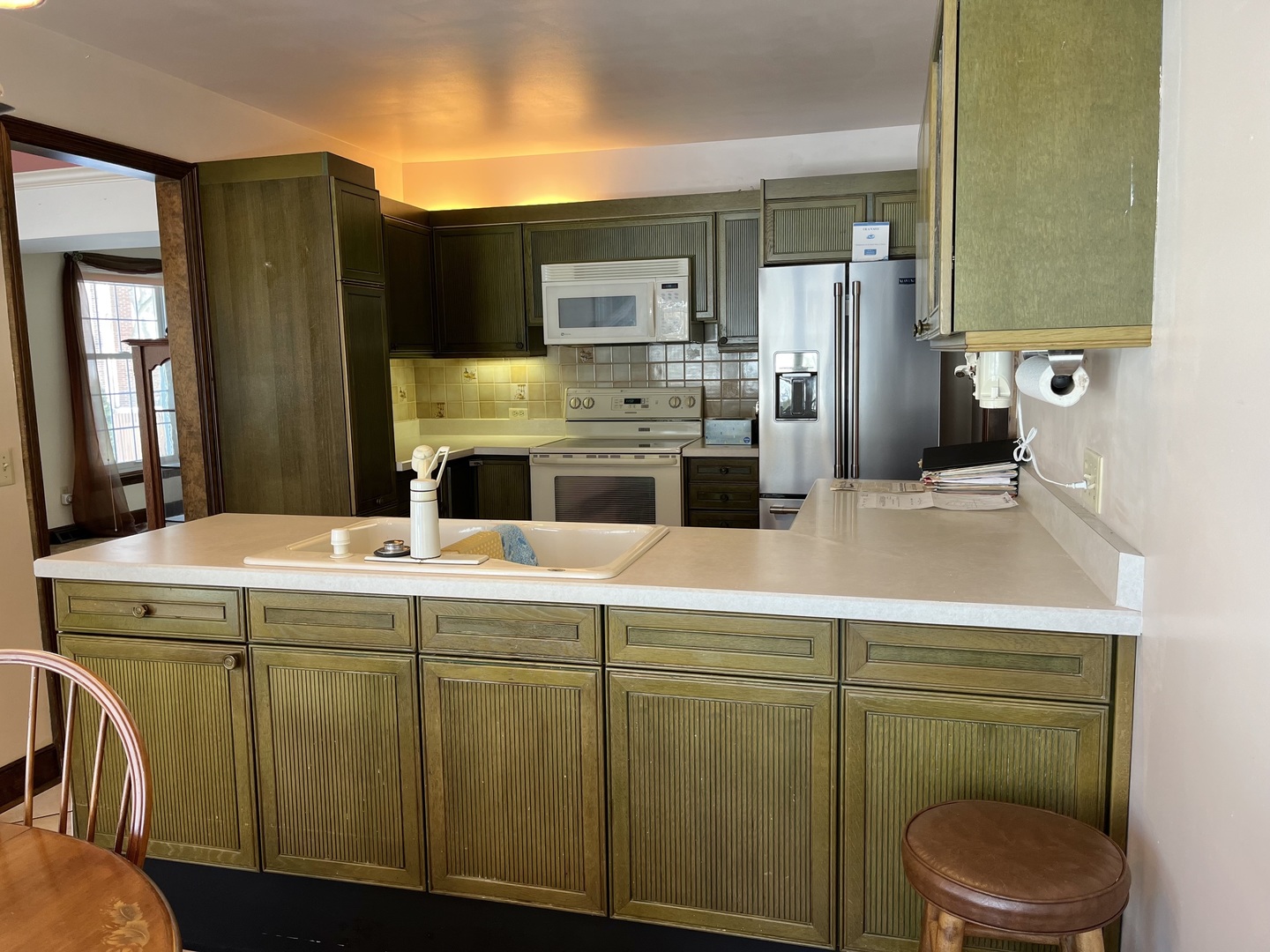 28 Winthrop New Road Sugar Grove, IL 60554 - Photo 3 of 20 a kitchen with a sink and cabinets