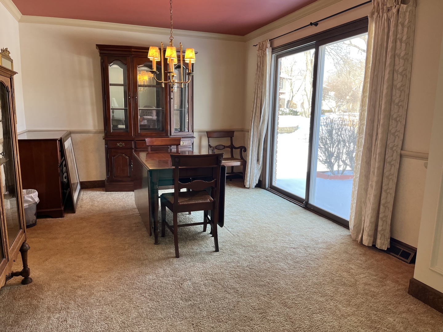 28 Winthrop New Road Sugar Grove, IL 60554 - Photo 7 of 20 a dining room with furniture and window