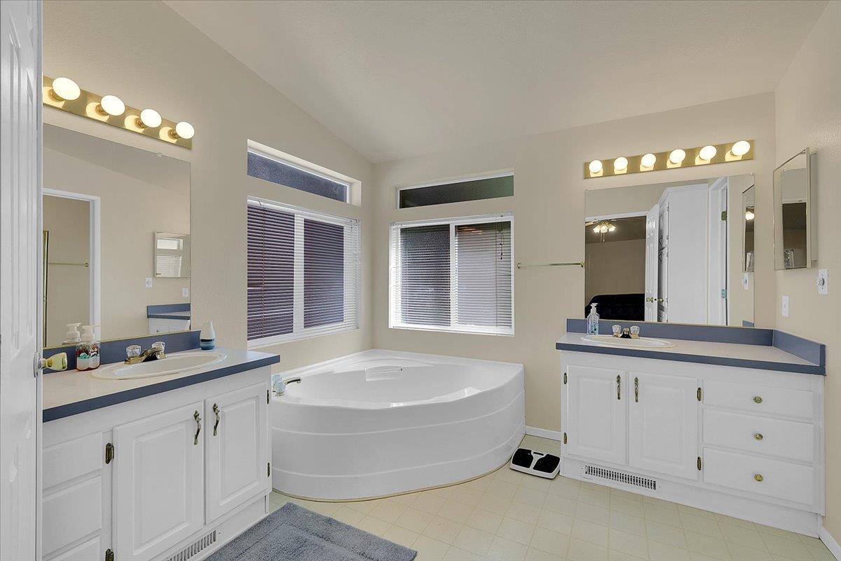 138 Big Fir Road Forbestown, CA 95941 - Photo 31 of 56 a bathroom with a sink a large mirror and a bathtub