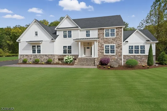 $789,900 | 2 Highlands Way, Phillipsburg, NJ 08865