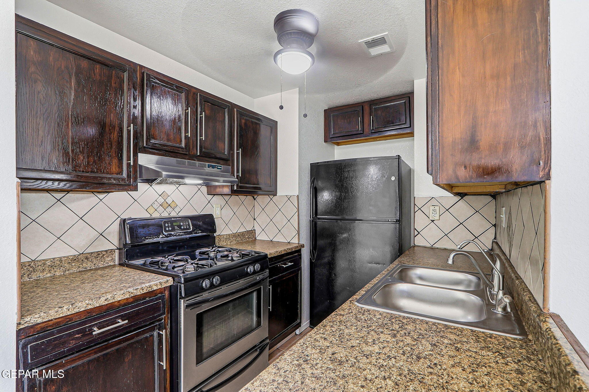 5421 Gate Ridge Circle El Paso, TX 79932 - Photo 17 of 43 17-web-or-mls-IMG_3504