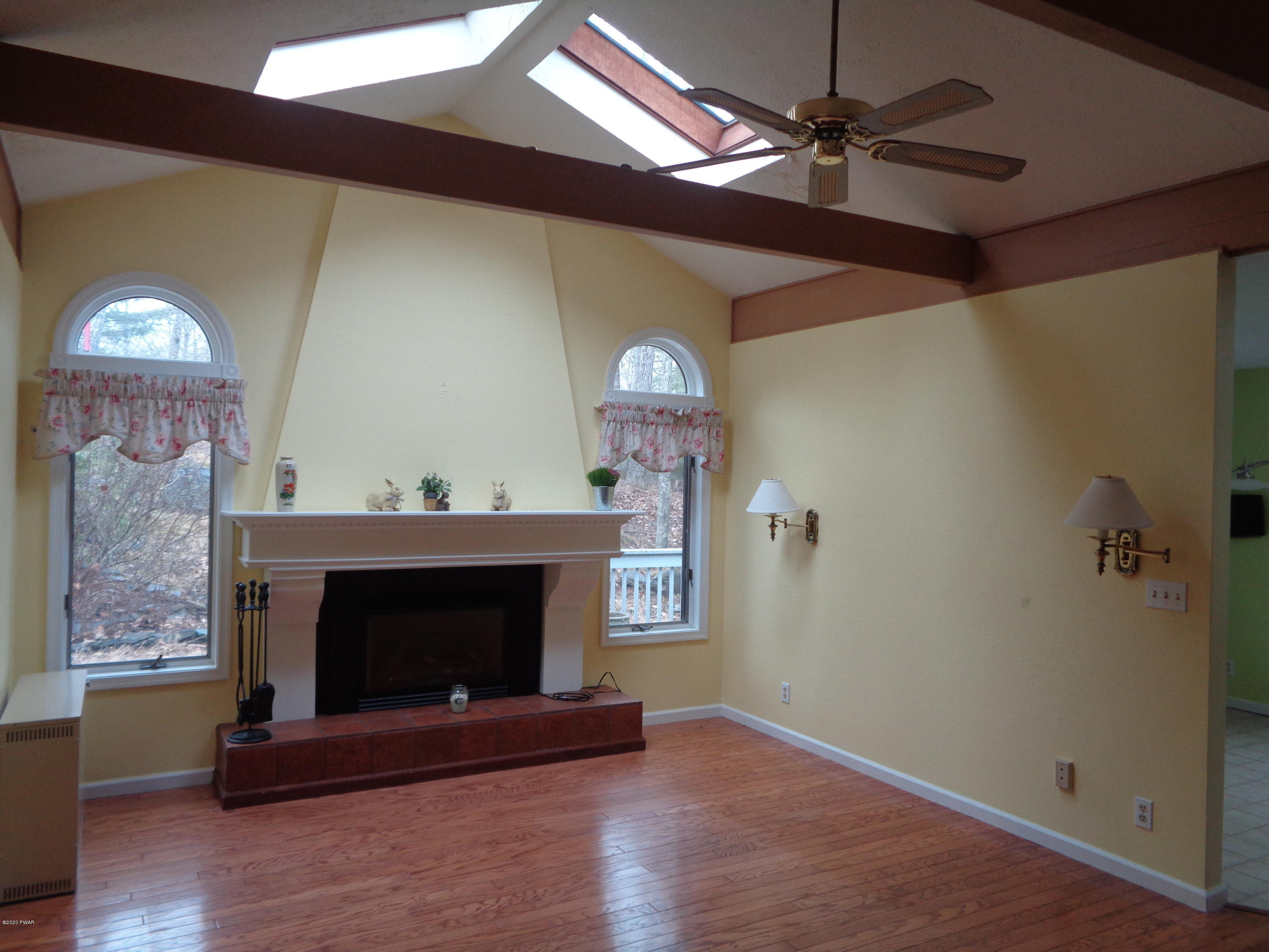 324 Maple Ridge Drive Hawley, PA 18428 - Photo 11 of 30 Family Room