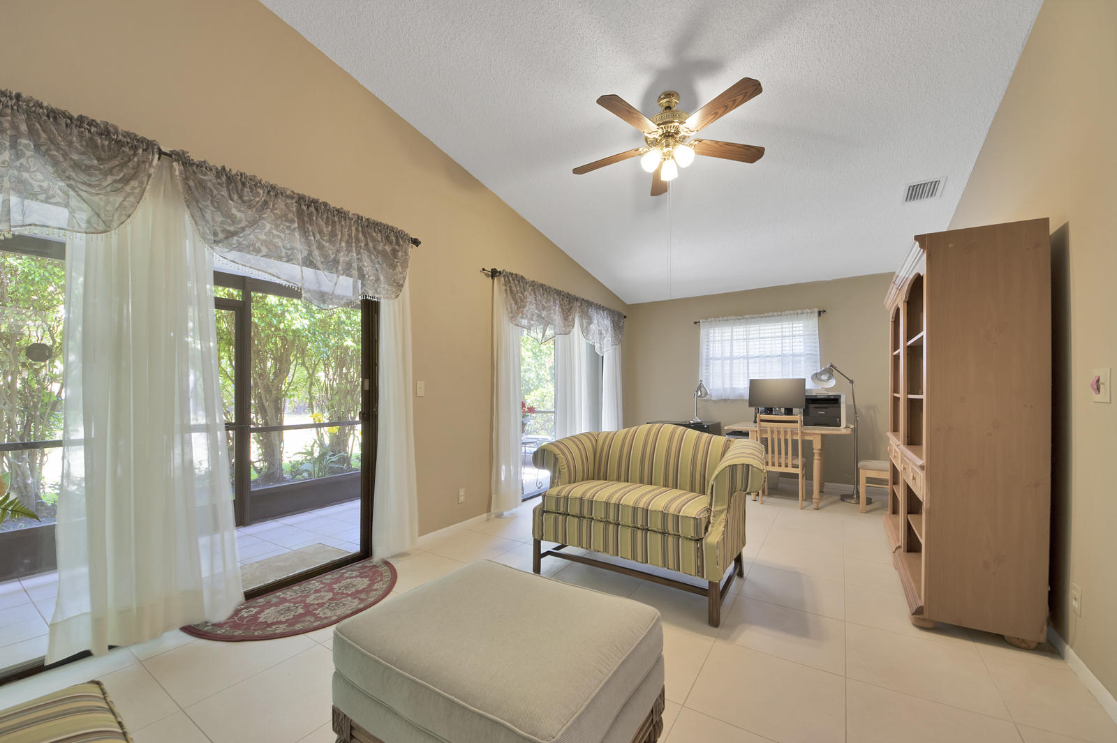4551 Ketch Court Boynton Beach, FL 33436 - Photo 9 of 31 Family room