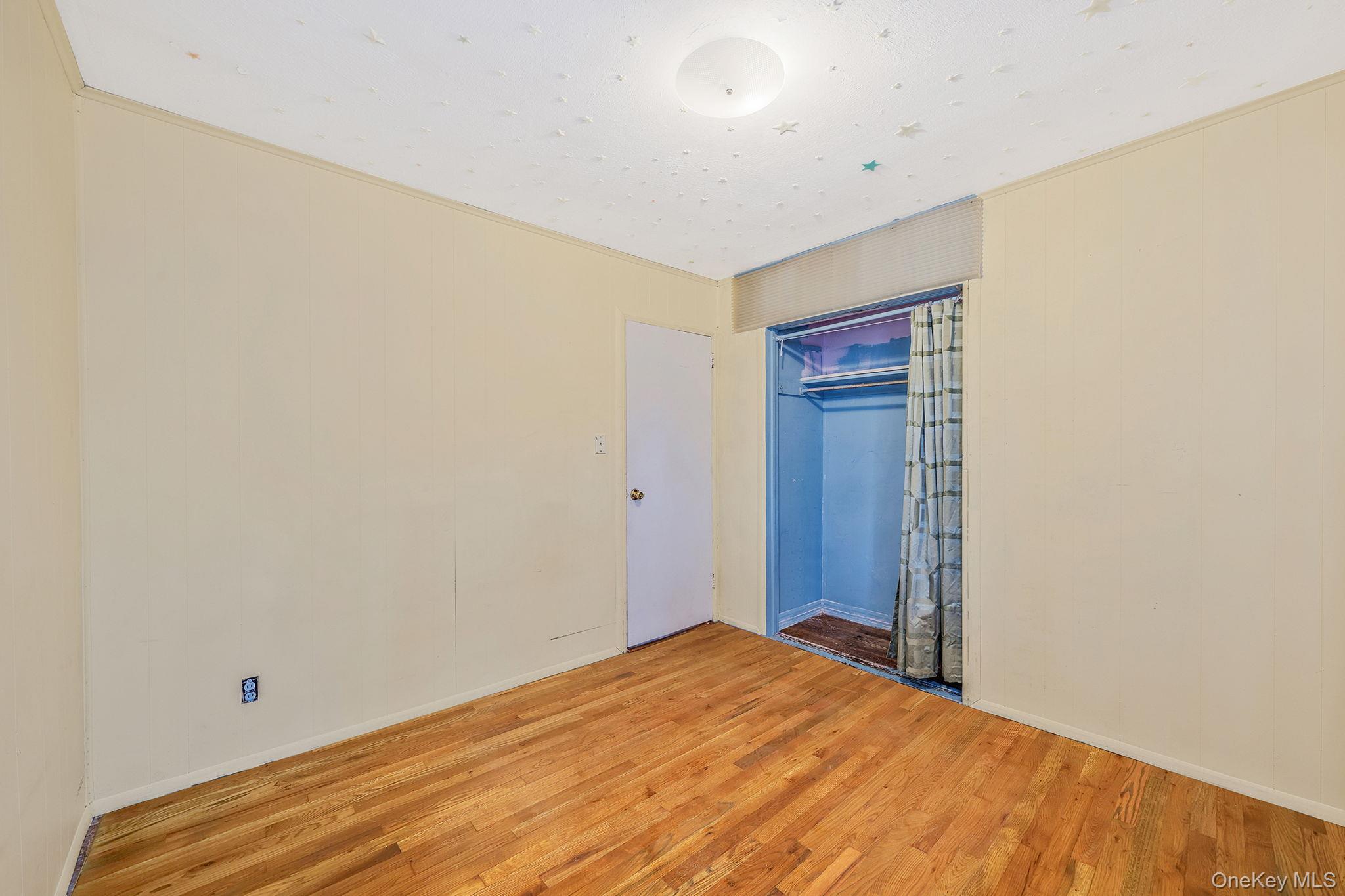 2001 North Jerusalem Road East Meadow, NY 11554 - Photo 15 of 31 a view of empty room