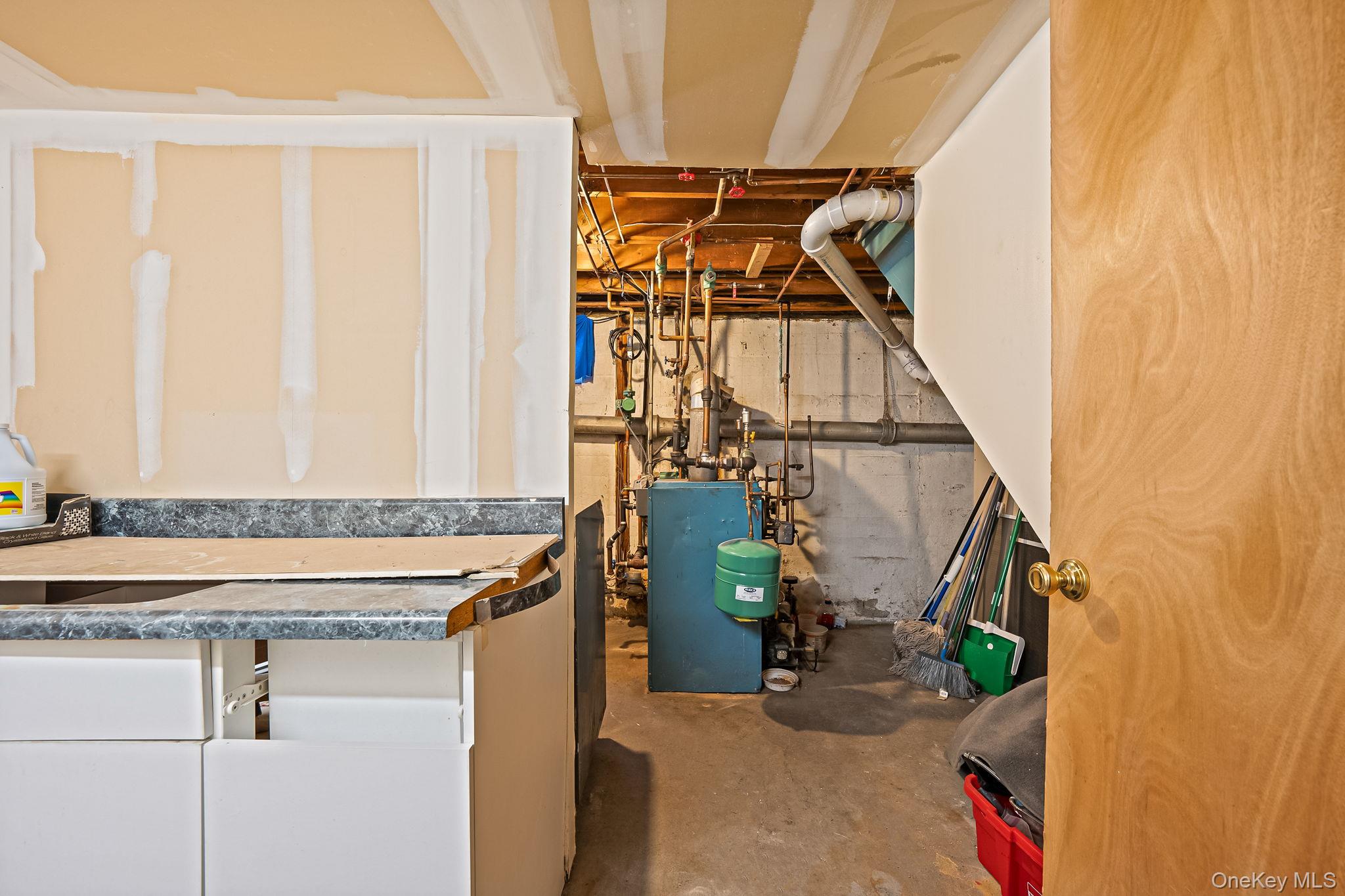 2001 North Jerusalem Road East Meadow, NY 11554 - Photo 26 of 31 a view of utility room