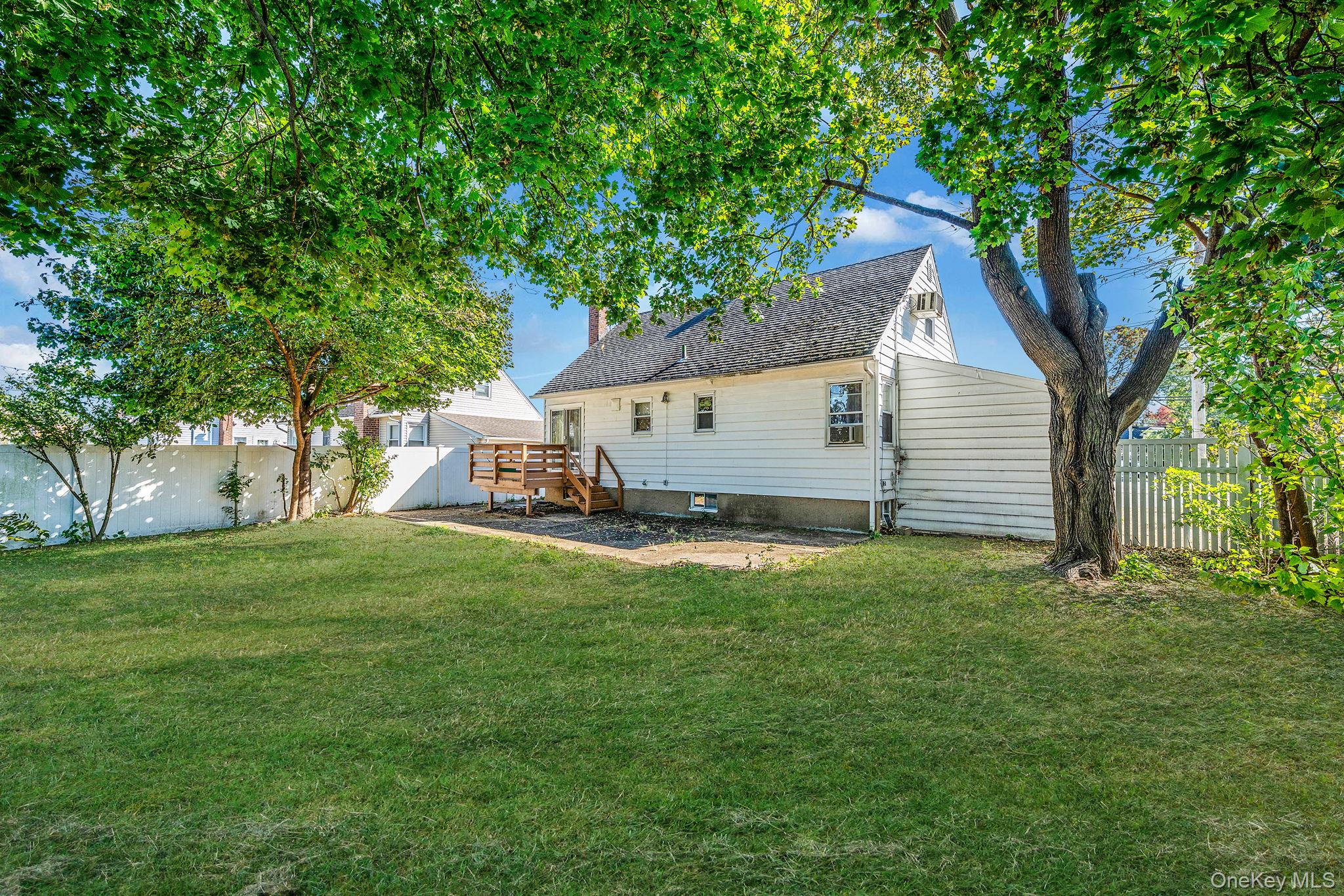 2001 North Jerusalem Road East Meadow, NY 11554 - Photo 4 of 31 a view of a backyard with a small cabin