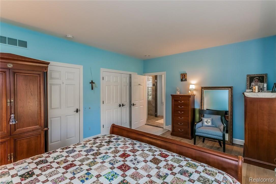 61 Lothrop Road Grosse Pointe, MI 48236 - Photo 29 of 57 023-Bedroom-2618085-medium.jpg