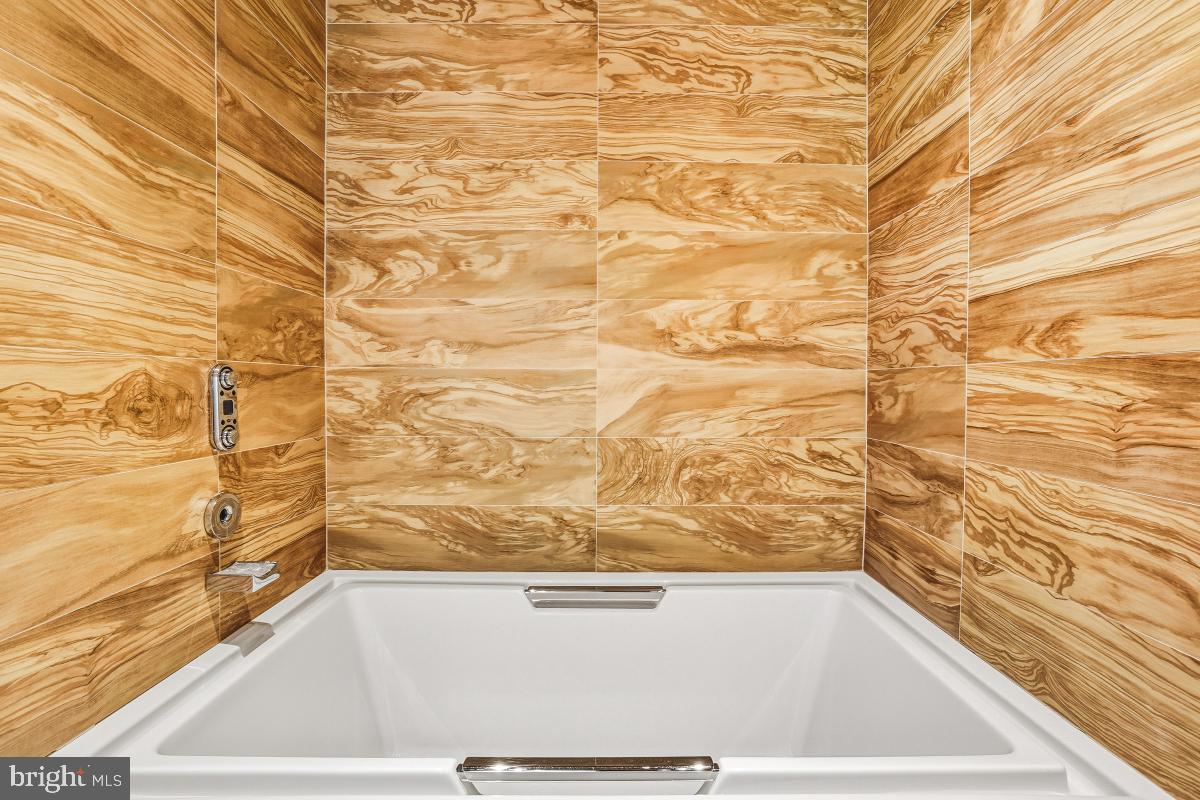 1700 Kalorama Road Northwest, Unit 407 Washington, DC 20009 - Photo 21 of 30 a bathroom with a bathtub