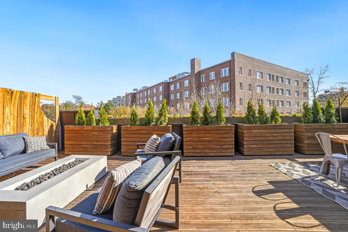 1700 Kalorama Road Northwest, Unit 407 Washington, DC 20009 - Photo 25 of 30 a view of a terrace with couches and city view