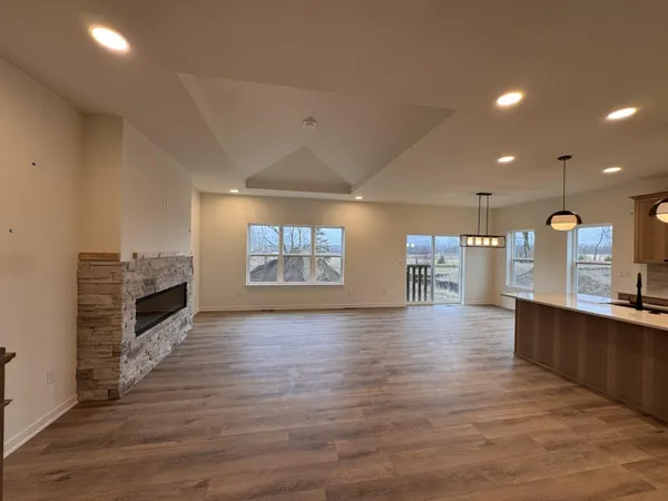 $639,900 | W149-n11976 W149-n11976 Red Holly Drive, Germantown, WI 53022