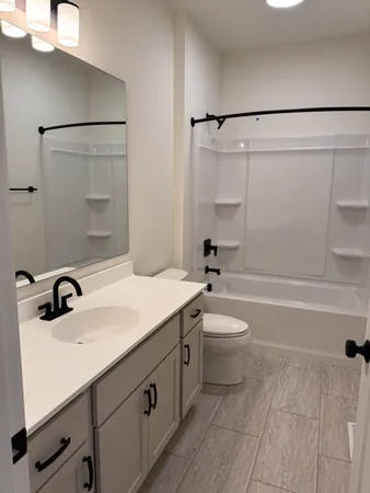 $639,900 | W149-n11976 W149-n11976 Red Holly Drive, Germantown, WI 53022