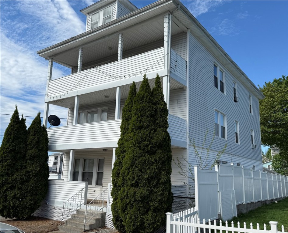 18 Winthrop Street Woonsocket, RI 02895 - Photo 2 of 5