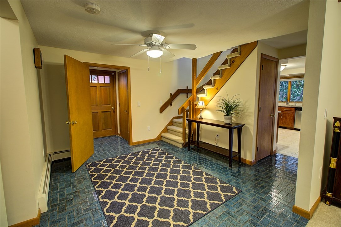 1450 S Road East Greenwich, RI 02818 - Photo 4 of 36 Gallery Image 4