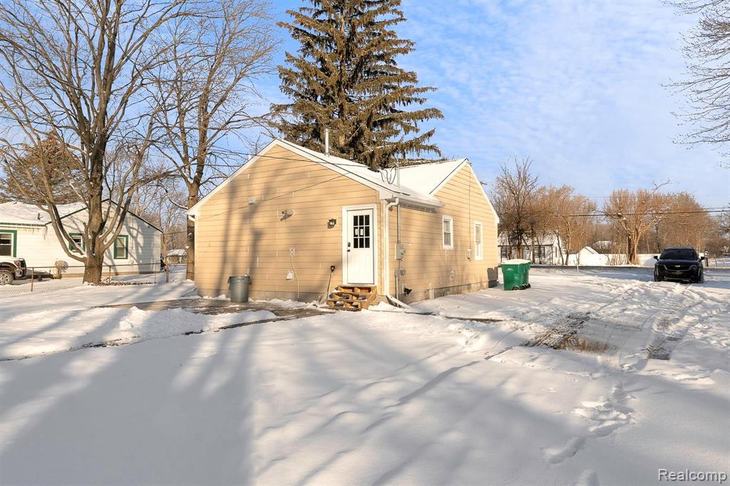 26825 Sibley Road Romulus, MI 48174 - Photo 15 of 29