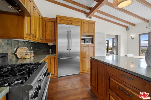 $1,725,000 | 3074 Lake Hollywood Drive, Los Angeles, CA 90068