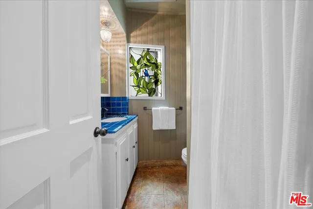 $1,725,000 | 3074 Lake Hollywood Drive, Los Angeles, CA 90068