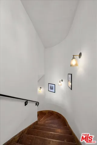 $1,725,000 | 3074 Lake Hollywood Drive, Los Angeles, CA 90068