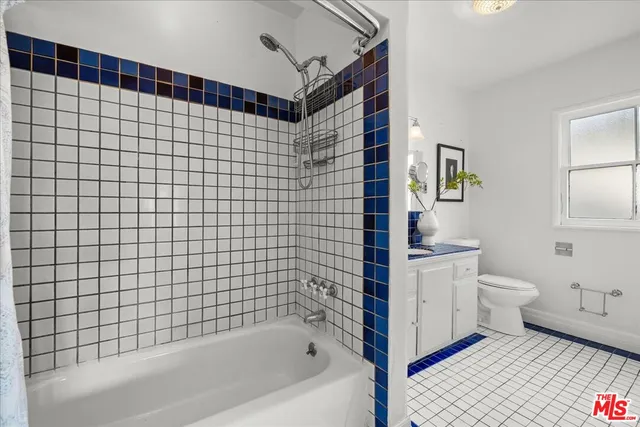 $1,725,000 | 3074 Lake Hollywood Drive, Los Angeles, CA 90068