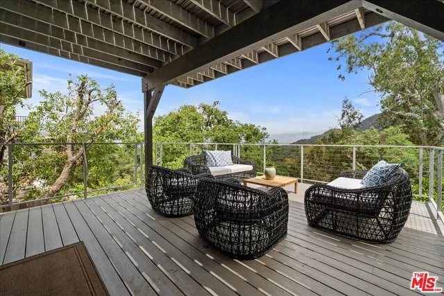 $1,725,000 | 3074 Lake Hollywood Drive, Los Angeles, CA 90068