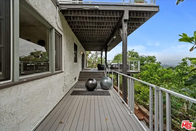 $1,725,000 | 3074 Lake Hollywood Drive, Los Angeles, CA 90068