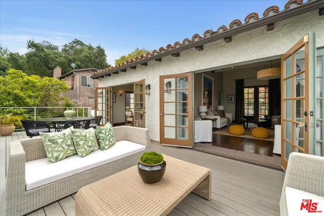 $1,725,000 | 3074 Lake Hollywood Drive, Los Angeles, CA 90068