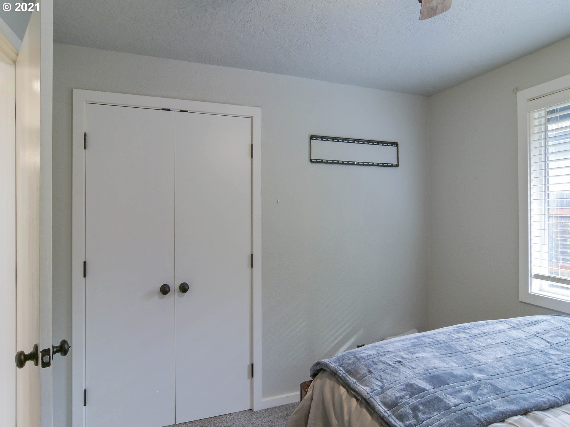 7120 B Street Springfield, OR 97478 - Photo 19 of 32 a view of a hallway to rooms