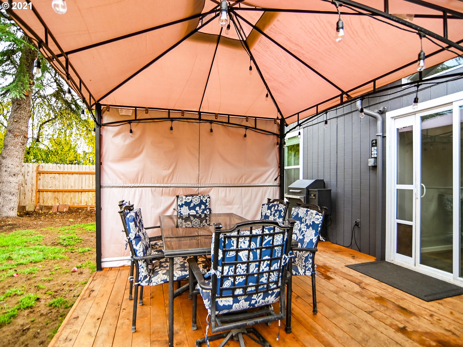 7120 B Street Springfield, OR 97478 - Photo 29 of 32 a outdoor view with a sitting space