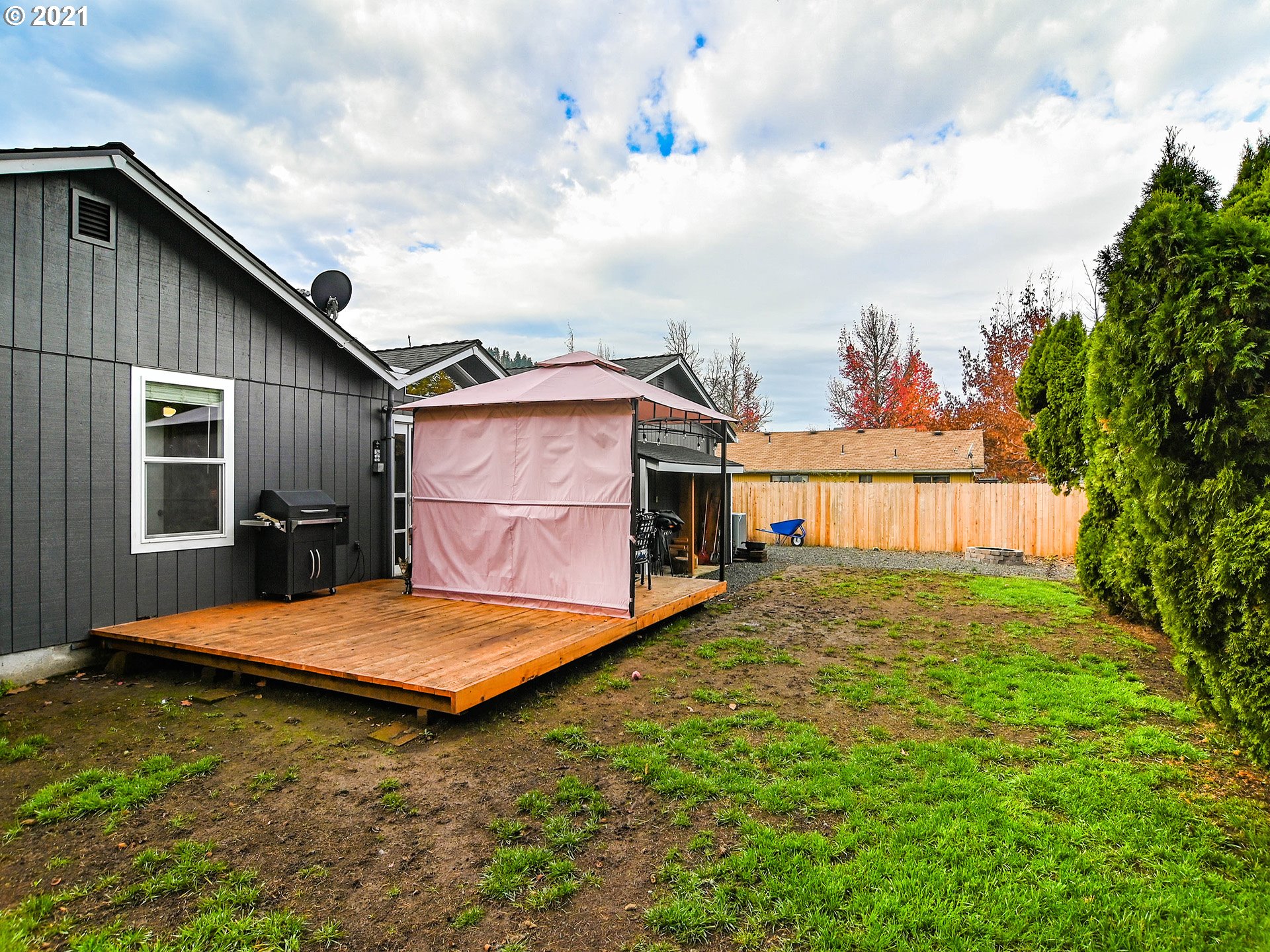 7120 B Street Springfield, OR 97478 - Photo 31 of 32 a view of backyard of house