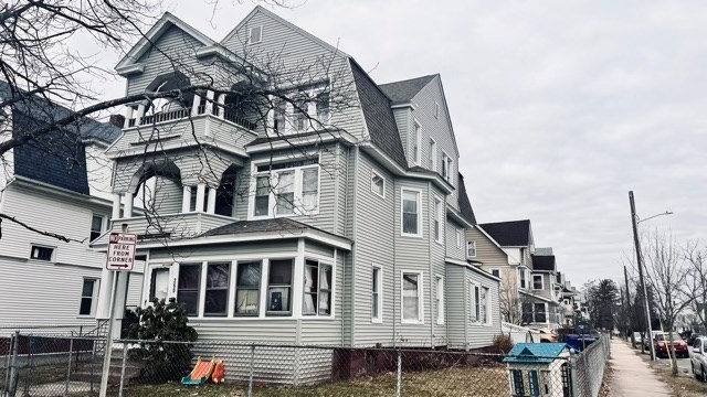258-260 Orange Street Springfield, MA 01108 - Photo 1 of 16 a view of a large white building