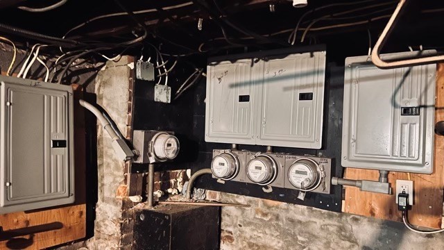 258-260 Orange Street Springfield, MA 01108 - Photo 16 of 16 a view of walk in closet with open kitchen