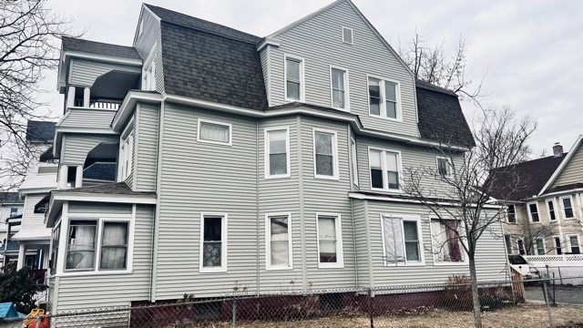 258-260 Orange Street Springfield, MA 01108 - Photo 2 of 16 a front view of a house