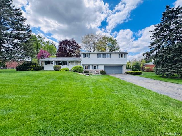 2712 Rambling Way Bloomfield Hills, MI 48302 - Photo 1 of 30