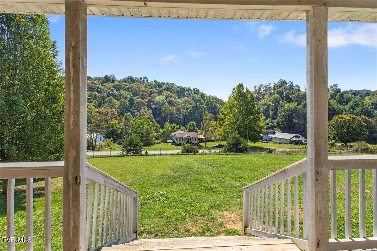 2447 Denton Valley Road Bristol, TN 37620 - Photo 3 of 41 05-128A2384