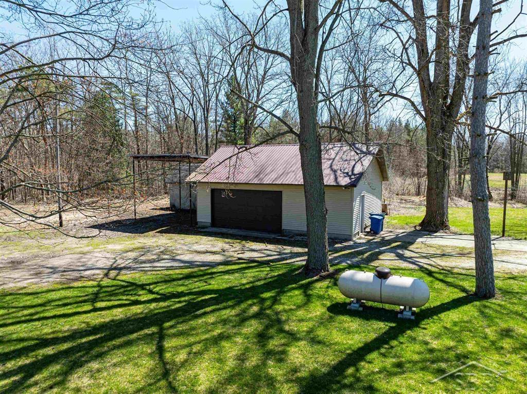 585 West Chippewa River Road Midland, MI 48640 - Photo 34 of 66 50143344-93d159d6-be1d-414a-bd6a-5b7cd2a8681b.JPG