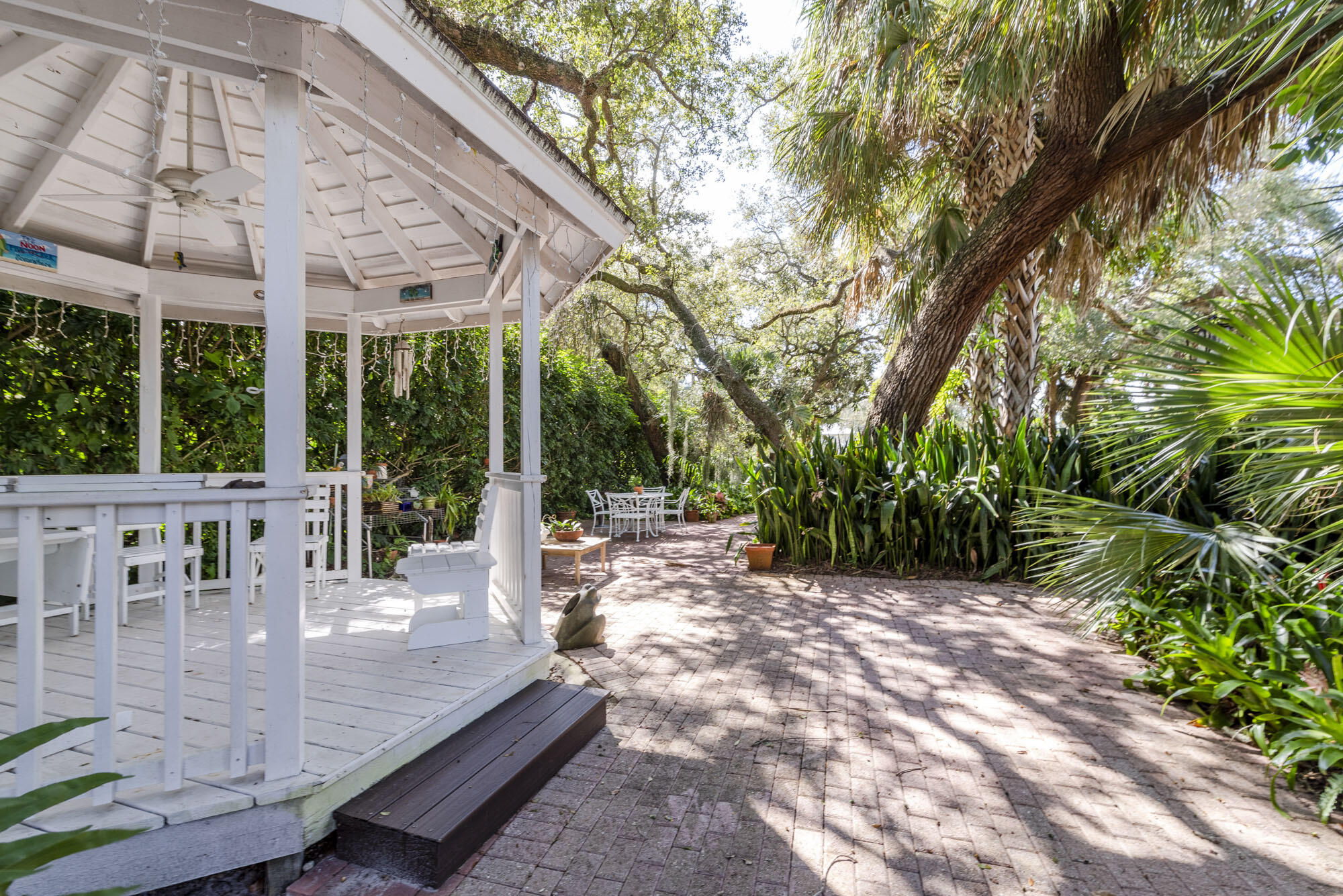 2267 Windsor Road Palm Beach Gardens, FL 33410 - Photo 15 of 45 a view of a patio with a table chairs and a backyard