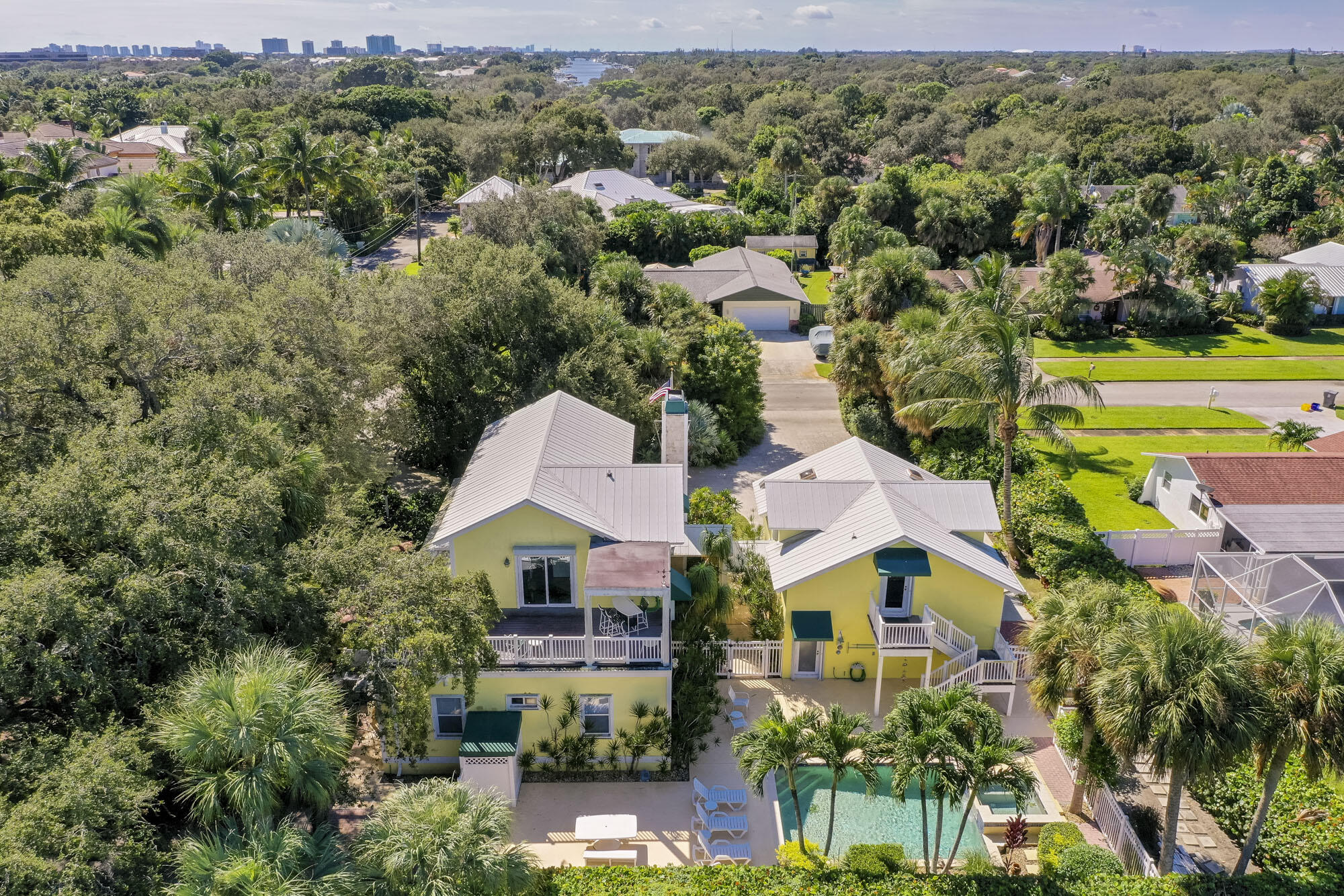 2267 Windsor Road Palm Beach Gardens, FL 33410 - Photo 44 of 45 an aerial view of residential houses with outdoor space and swimming pool