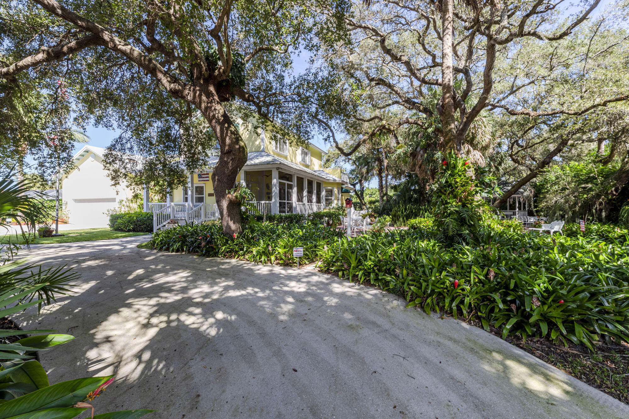 2267 Windsor Road Palm Beach Gardens, FL 33410 - Photo 7 of 45 a view of a house with a garden