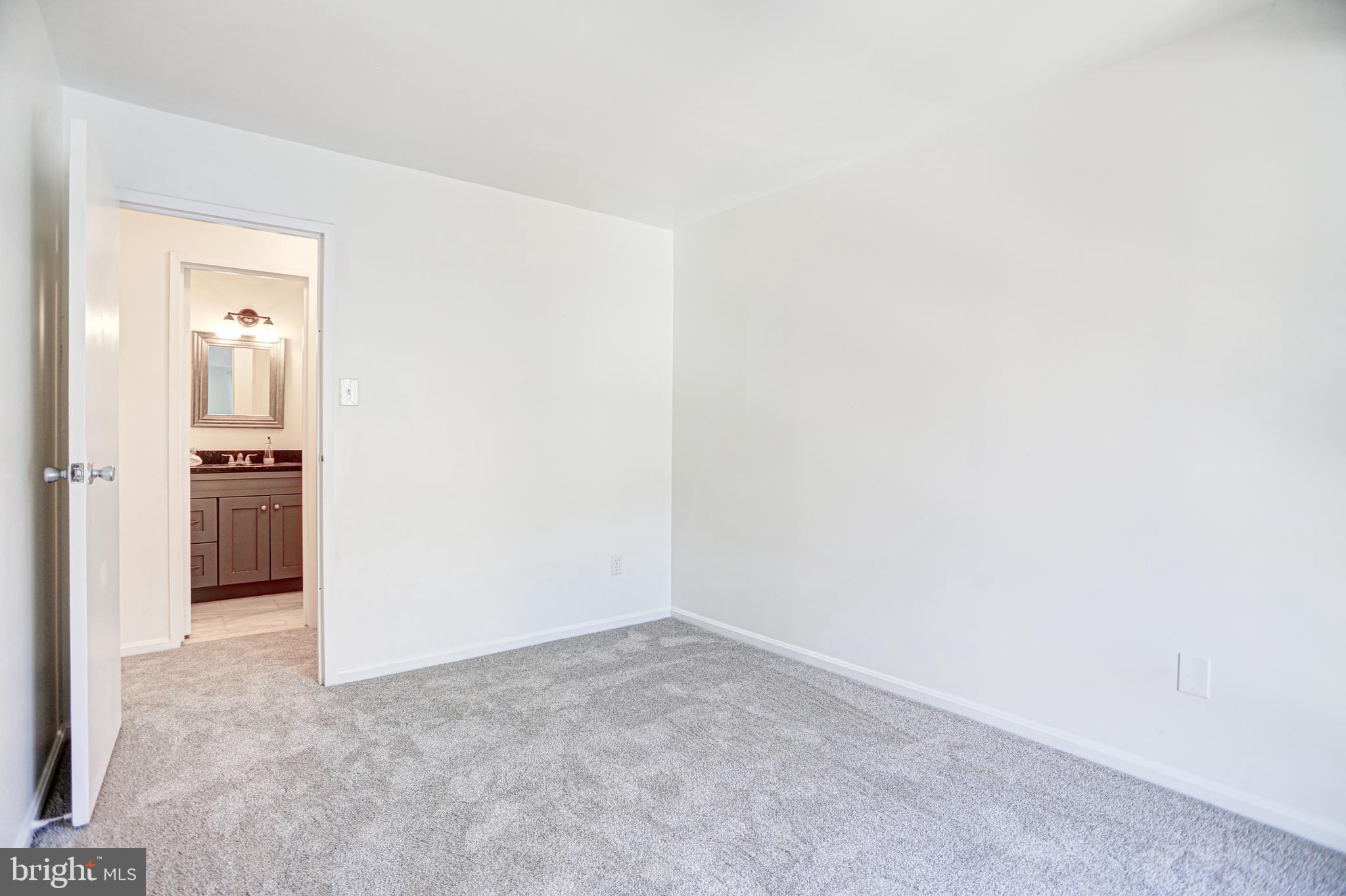 6143 Edsall Road, Unit K Alexandria, VA 22304 - Photo 16 of 24 En-suite bathroom