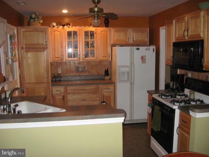 438 West Maple Road Linthicum Heights, MD 21090 - Photo 5 of 11 Kitchen