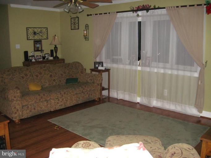 438 West Maple Road Linthicum Heights, MD 21090 - Photo 6 of 11 Living Room
