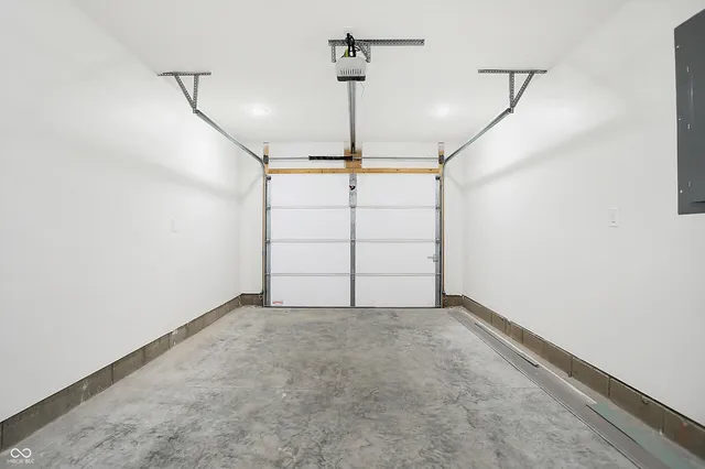 $219,900 | 1462 Coen Court, Columbus, IN 47201