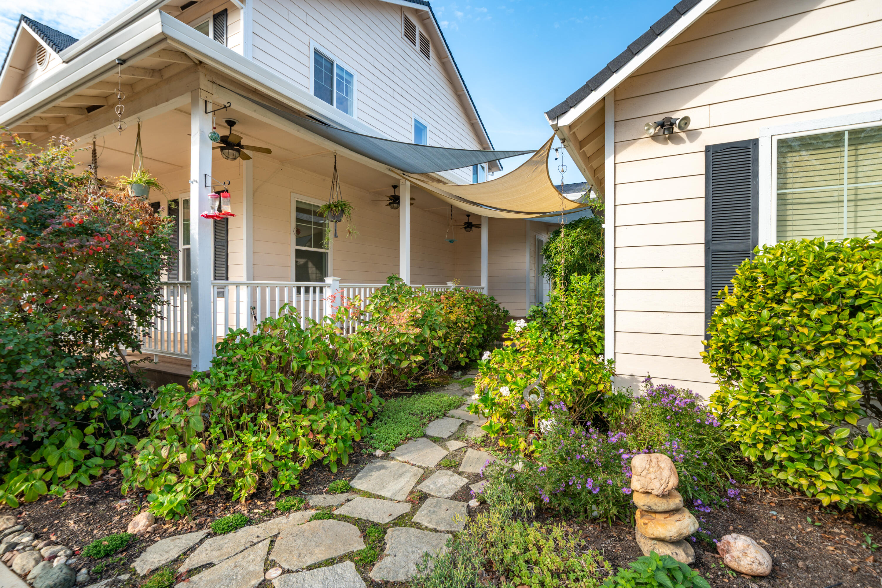8180 Whispering Oaks Road Redding, CA 96002 - Photo 69 of 100 BREEZWAY PORCH