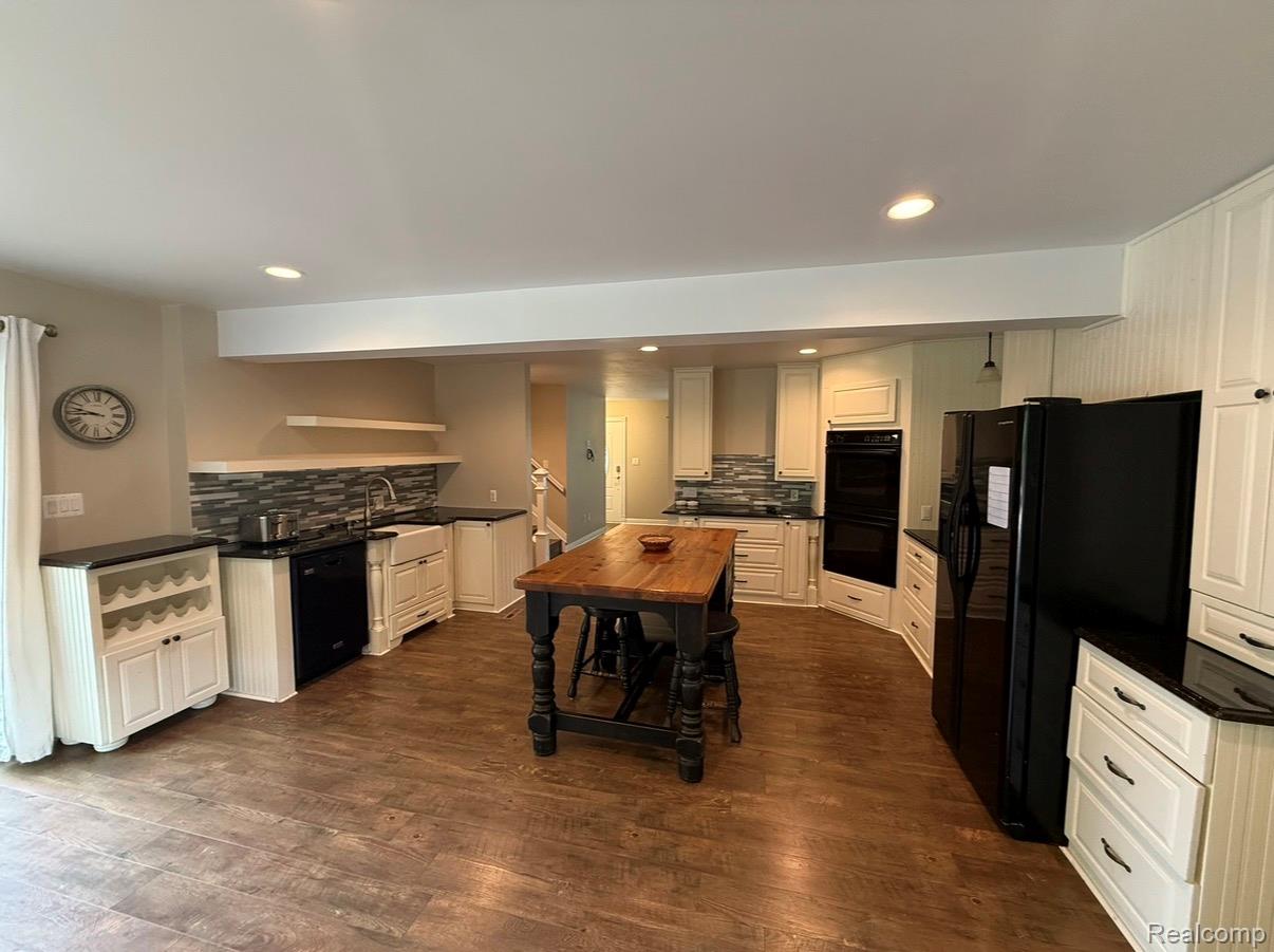 2360 Oklahoma Avenue Rochester, MI 48309 - Photo 20 of 36 Spacious kitchen featuring wood-finish flooring and recessed lighting