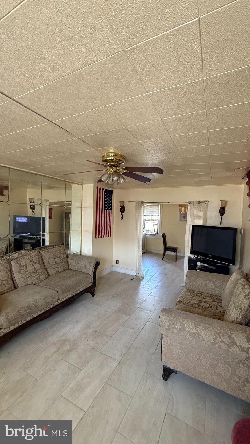 7123 Seaford Road Upper Darby, PA 19082 - Photo 4 of 17