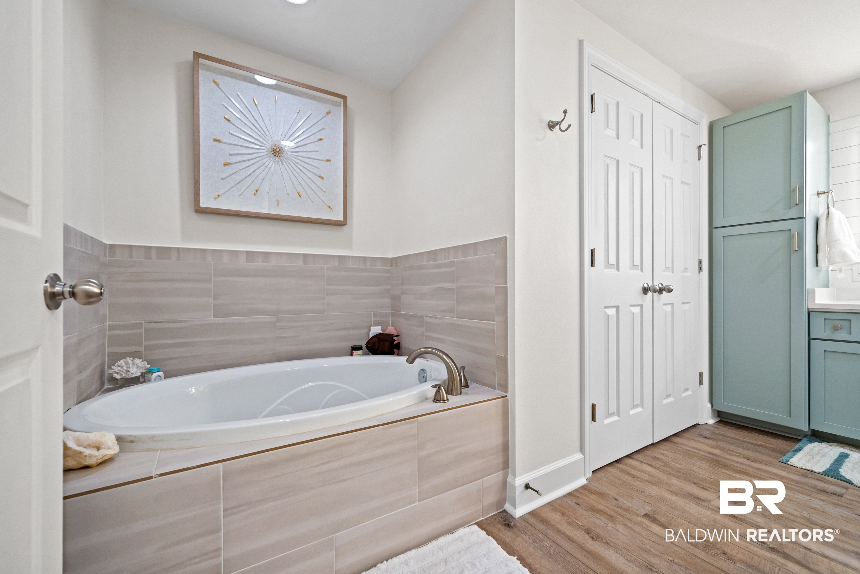 27580 Canal Road, Unit 1502 Orange Beach, AL 36561 - Photo 41 of 56 Master bath