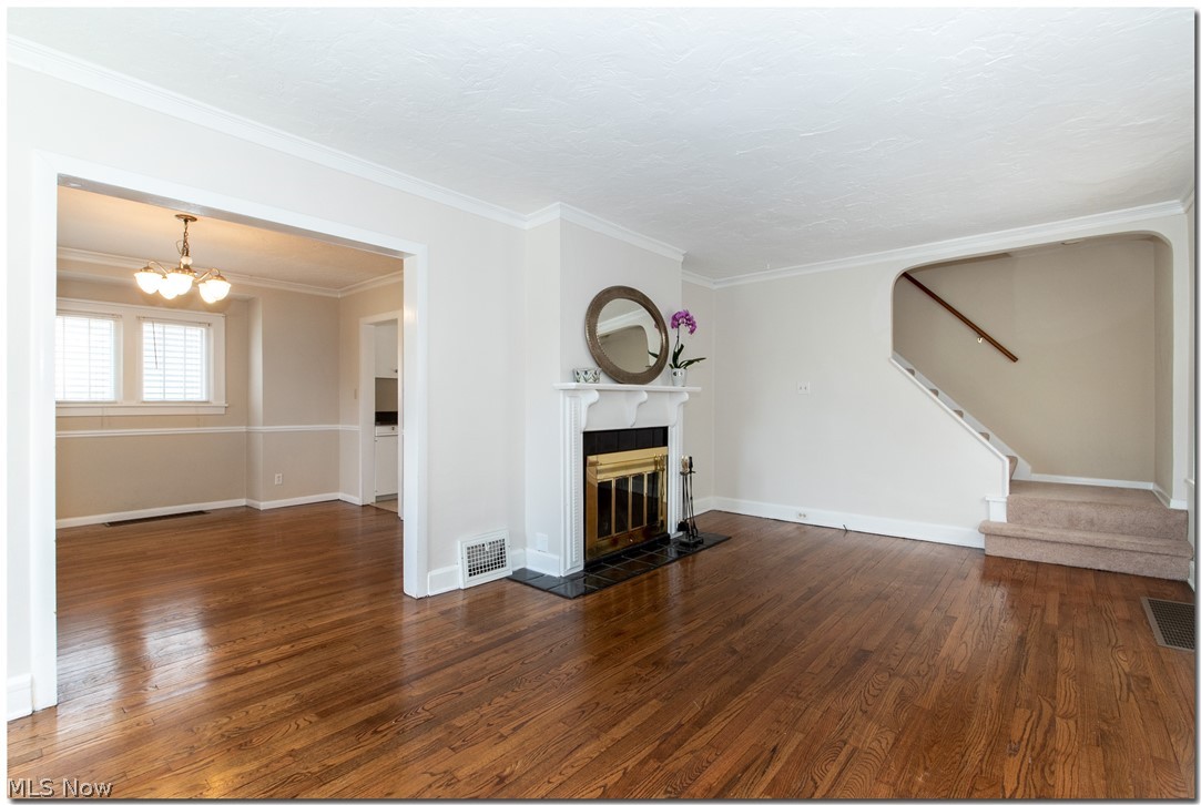 1399 Dill Road Cleveland, OH 44121 - Photo 5 of 35
