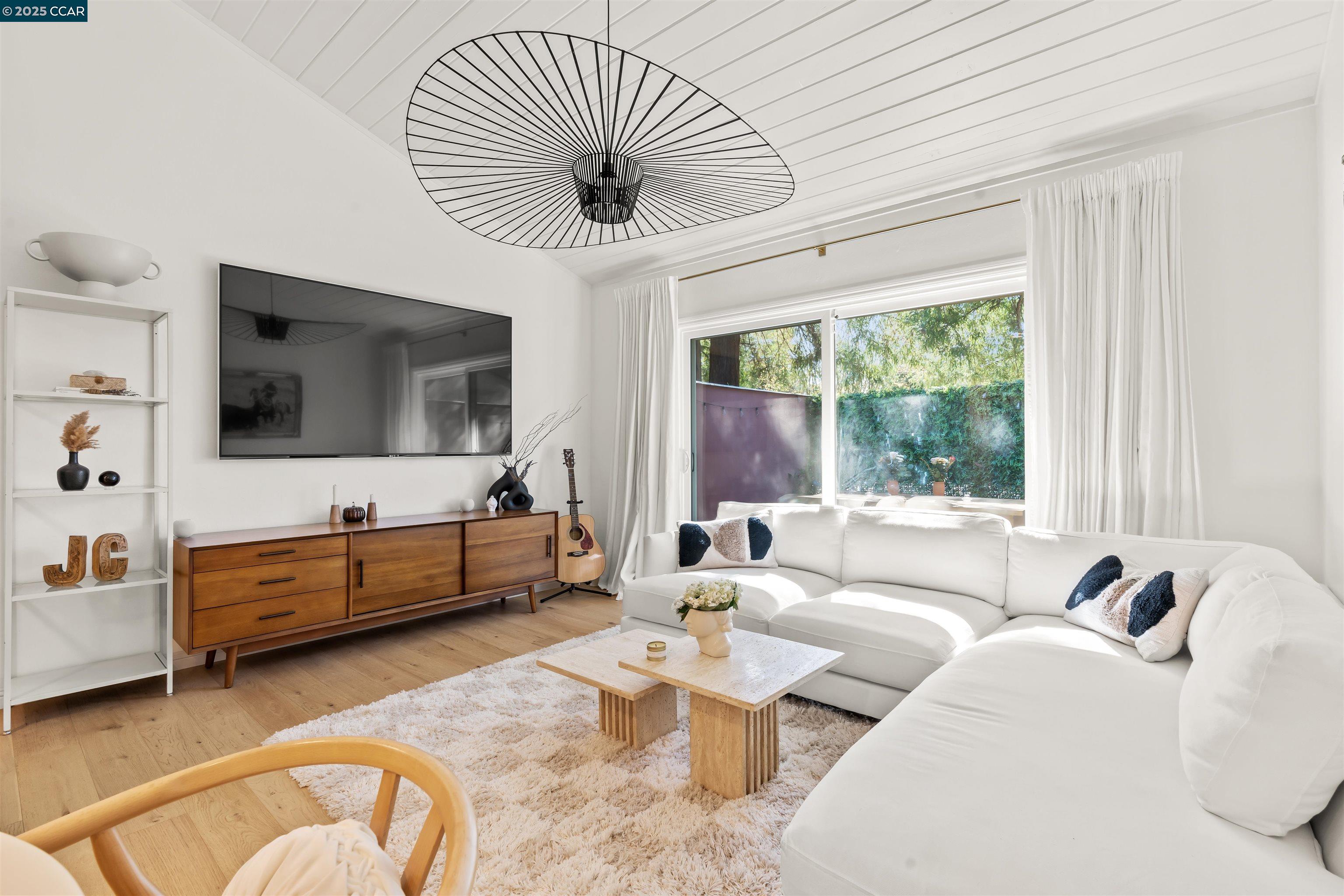 2708 Oak Road, Unit 4 Walnut Creek, CA 94597 - Photo 1 of 1 Gallery Image 1