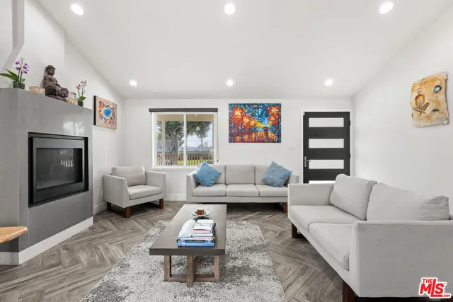 $1,585,000 | 8912 Yorktown Avenue, Los Angeles, CA 90045