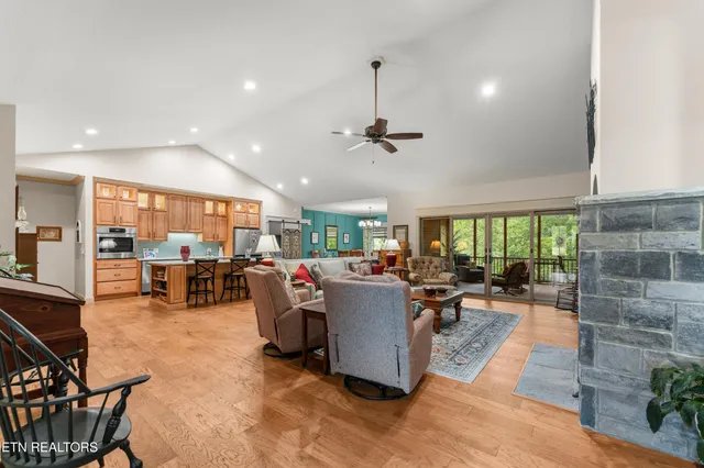 $989,000 | 143 Chestnut Ridge Lane, Crossville, TN 38558