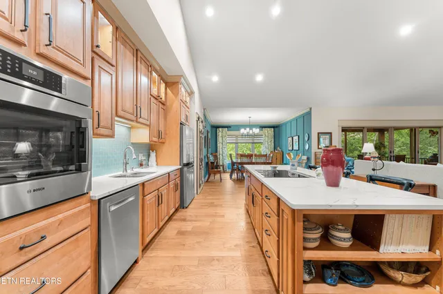 $989,000 | 143 Chestnut Ridge Lane, Crossville, TN 38558